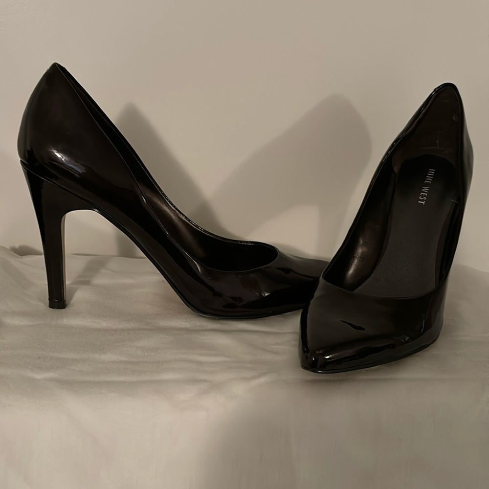 Nine West size 10 gently used .. shiny leather upper/ copper color